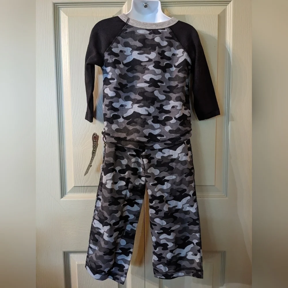 New Gerber Graduates boy's camo Pants & long sleeve shirt, T1A
